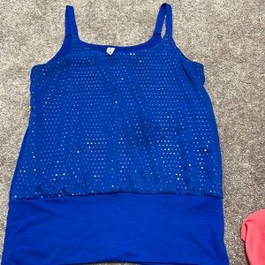 Size large top. No holes or stains